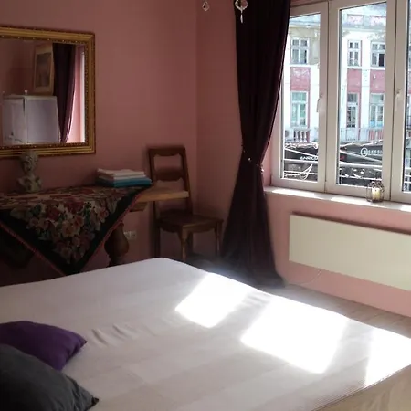 Flat Apartment Warna